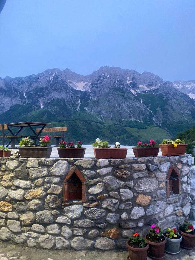Guesthouse Kukaj 瓦勒博内 外观 照片